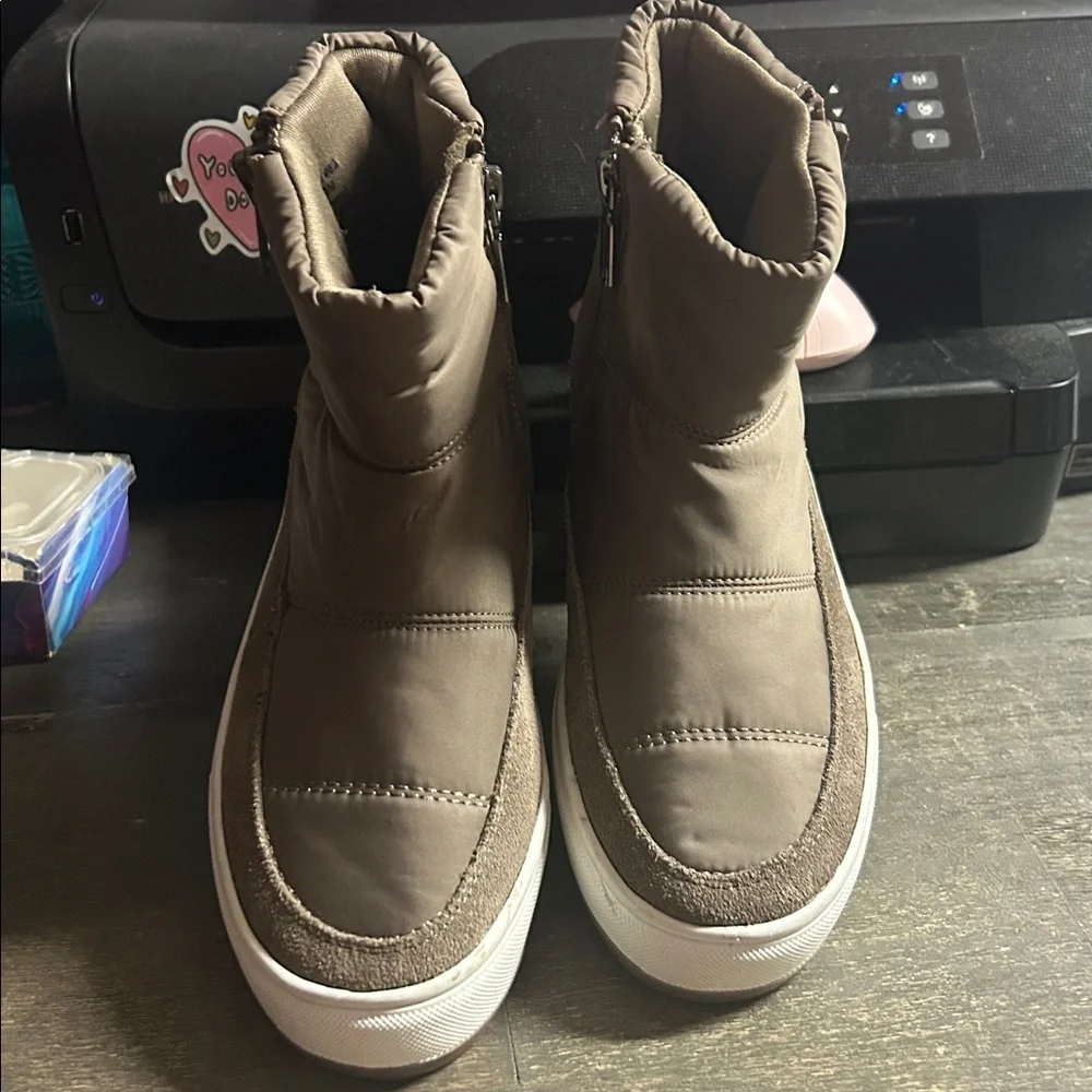 Blondo Waterproof Beige Suede & Quilted Zip‎ Up boots